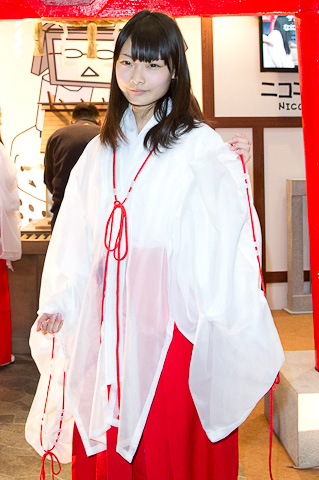 2B小姐姐神级COS 完美还原性感女武神惊艳无比|九游官网体育(图2) 九游足球官网